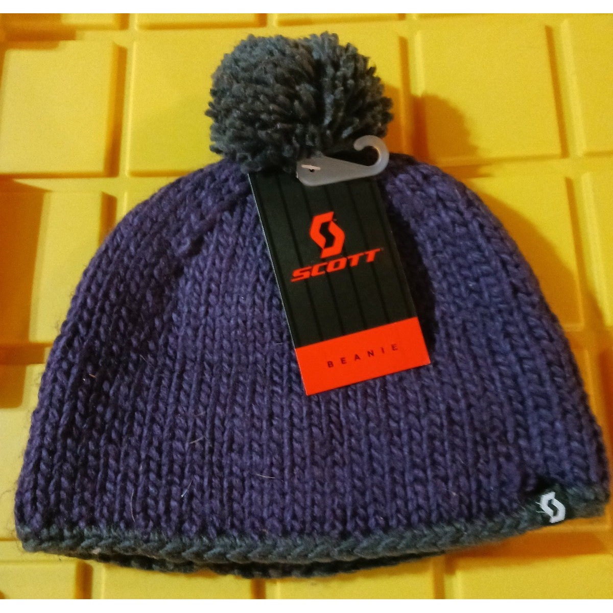 New Scott Sports Women's Dark Purple & Gray Fleece Lined Pom Beanie